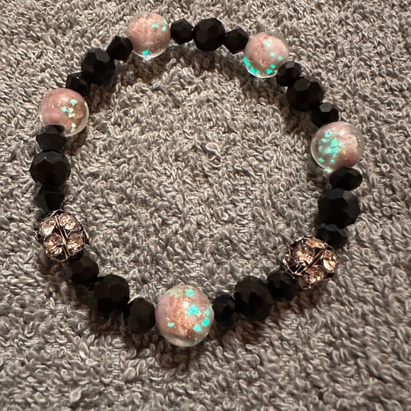 Pink and black Beaded bracelet - Picture 1 of 4